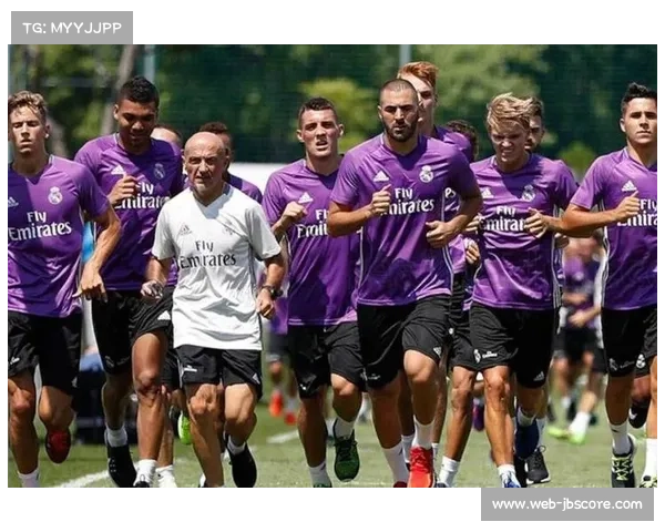 皇马教练团队年轻化受质疑,平图斯未被重用影响体能储备